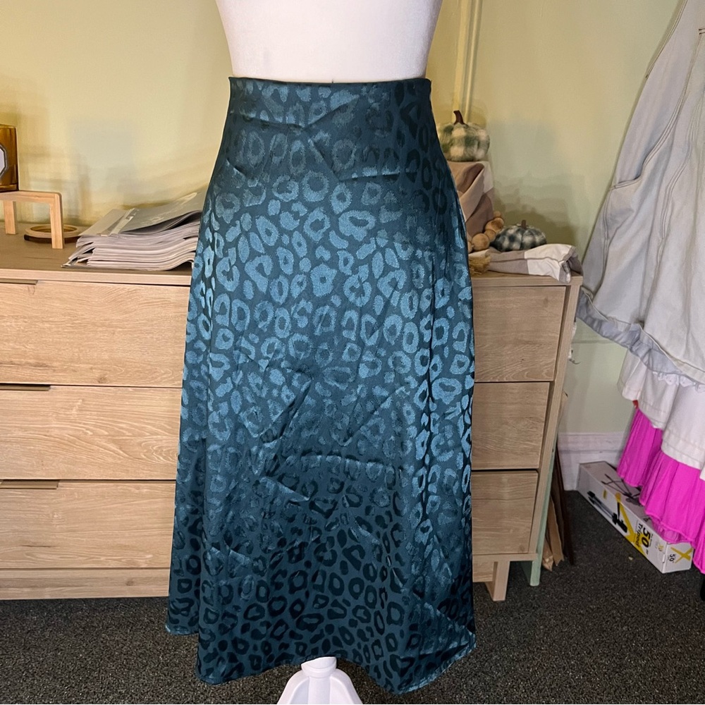 SHEIN Blue Green Turquoise Leopard Print A-Line Midi Satin Silk Modest Skirt S/M